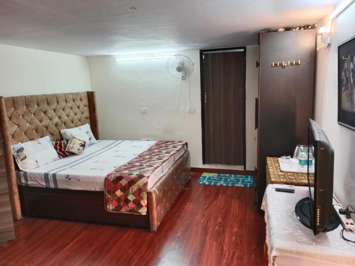 Awasthi Kozi Stays B&B - Closest To Vfs New Delhi Ngoại thất bức ảnh