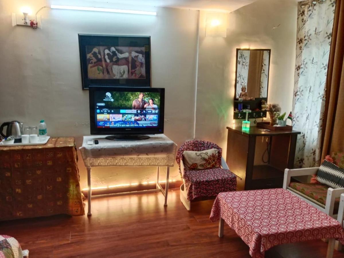 Awasthi Kozi Stays B&B - Closest To Vfs New Delhi Ngoại thất bức ảnh